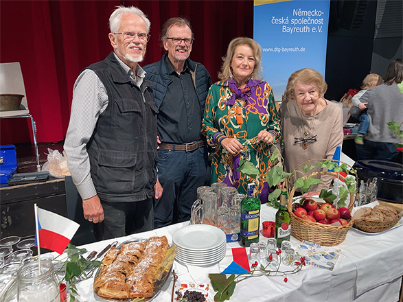 Mitglieder der DTG Bayreuth beim Herbstfest.