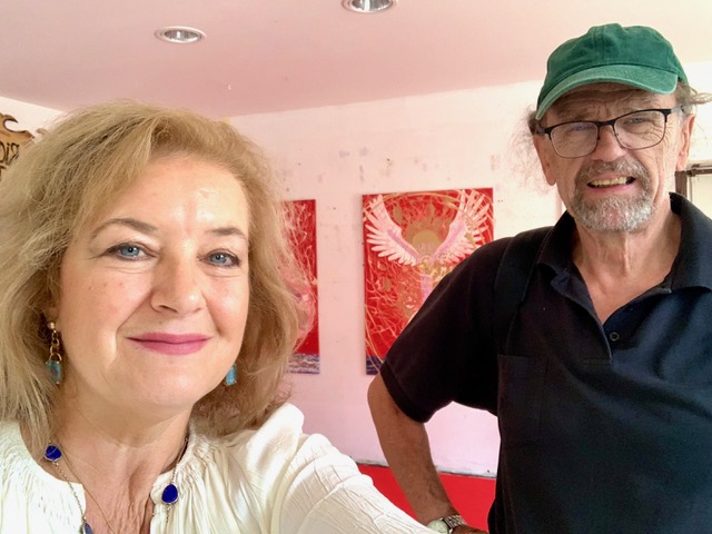 Ausstellungsvorbereitung 1. Vorsitzende der DTG Bayreuth Gabriela Jurosz und der stellvertretende Vorsitzende Michael Willenberg