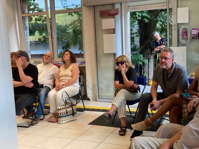 Besucher (u.a. im Bild zu sehen ist der Bayreuther Stadtrat Dr. Stefan Specht)