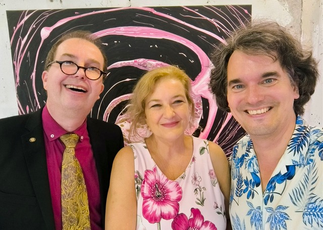 Von rechts auf dem Bild Vladimir Kiseljov, Gabriela Jurosz (DTG Bayreuth), Thomas Winiarski (Richard Wagner-Verband Hannover)